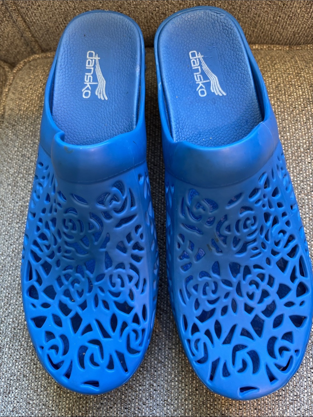 Dansko Pippa clog size 40 Blue Floral Cutout Slip-On Clogs